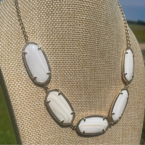 ✨ Kendra Scott Valencia Statement Necklace – White Mother of Pearl | Retired ✨ - Picture 6 of 9